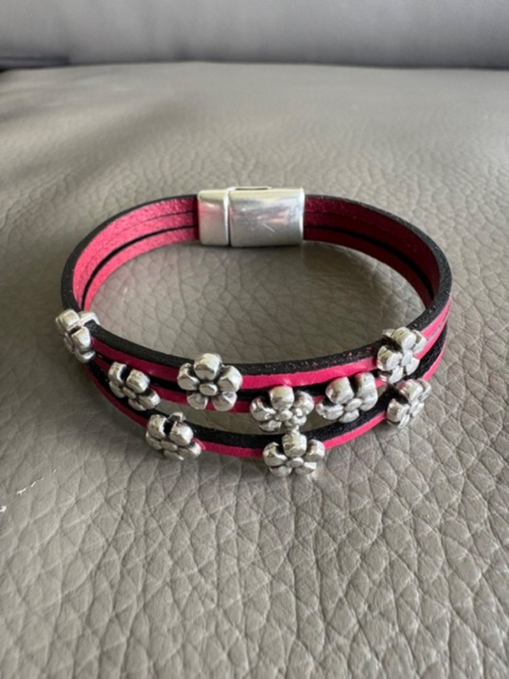 My Wristy Business (MWB) leather bracelet raspberry red with silver flowers